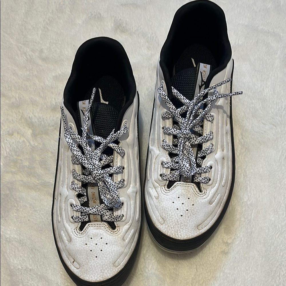 Mizuno White and Black Athletic Shoes